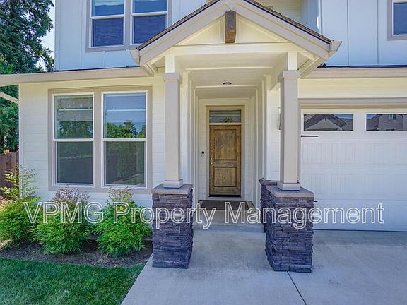 3rd image of 935 SE 36th St