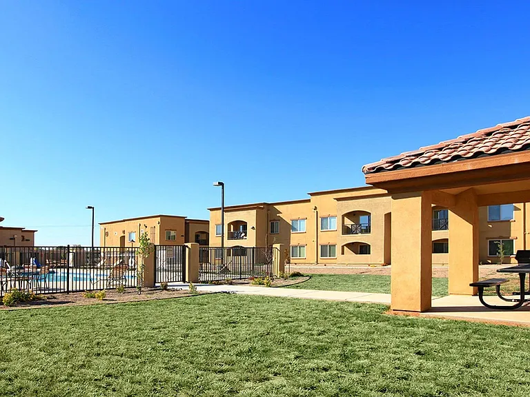 Raintree Apartments — Photo 1