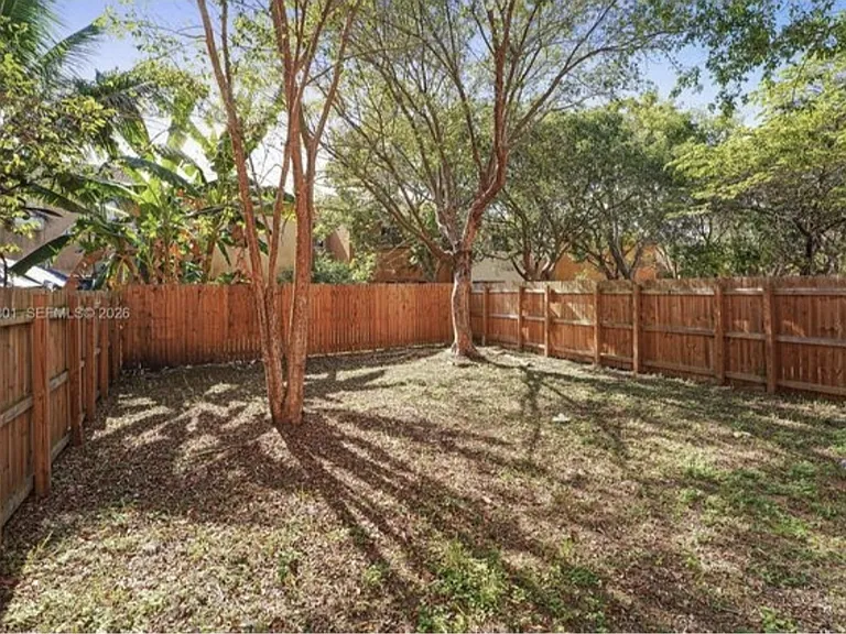 631 SW 10th St #1 — Photo 5