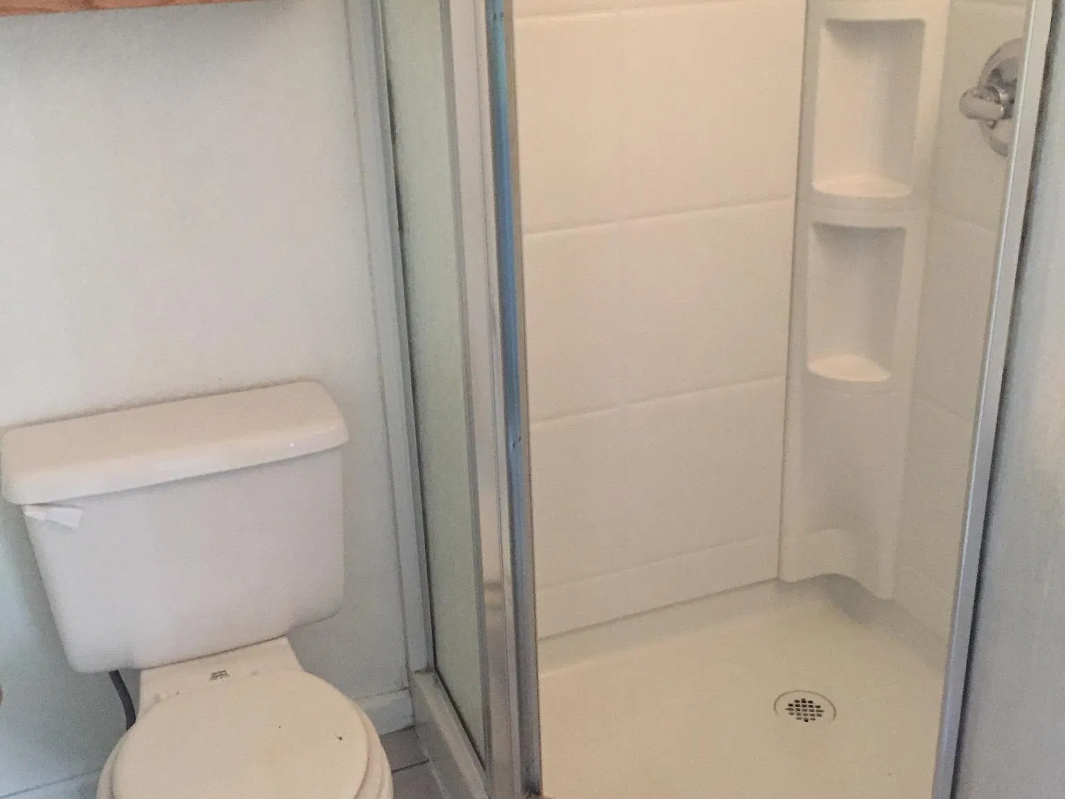3 bed, 870 sqft, $4,300 — Photo 2