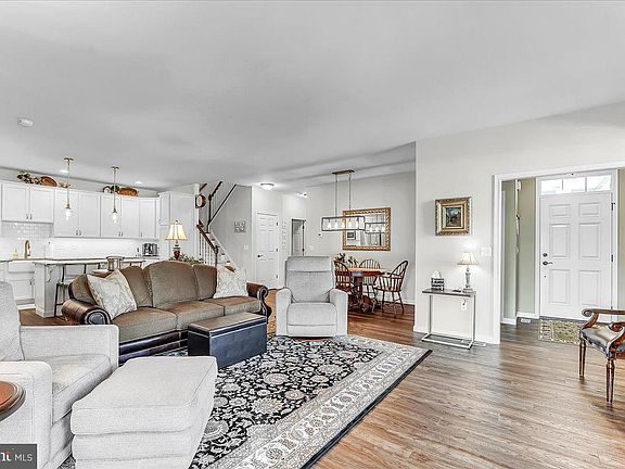 3rd image of 219 Honeycroft Blvd