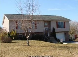 1582 Paulmark Ave, Greencastle, PA 17225