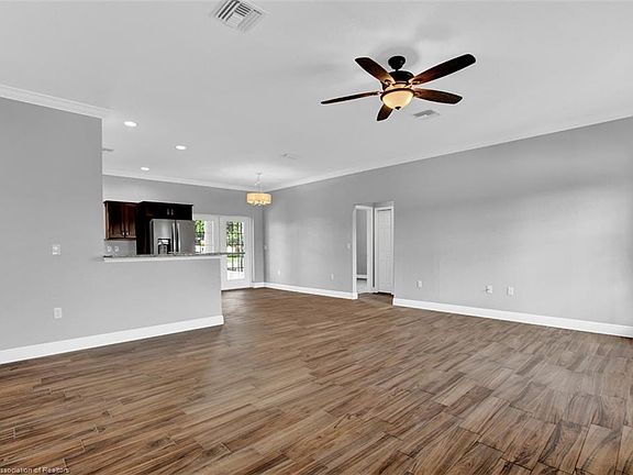 5th image of 158 Bougainvillea St NE