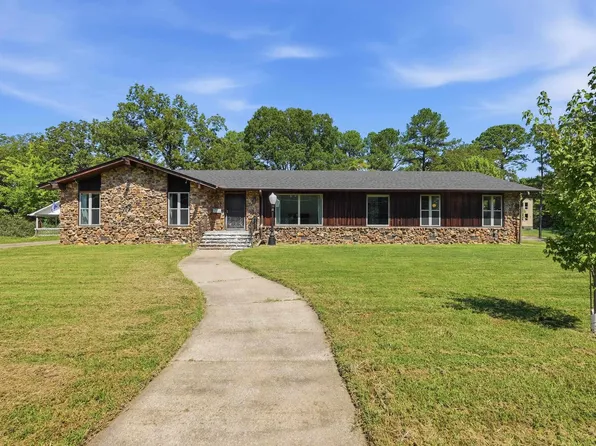 1826 Caldwell St, Conway, AR 72034
