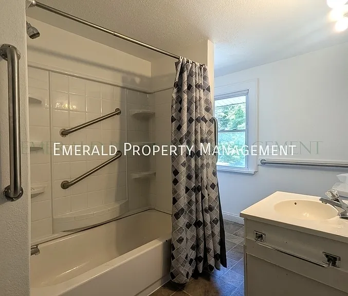 326 N Independence Ave — Photo 13