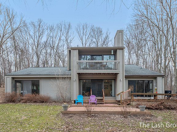 3rd image of 10325 Deer Creek Dr SE