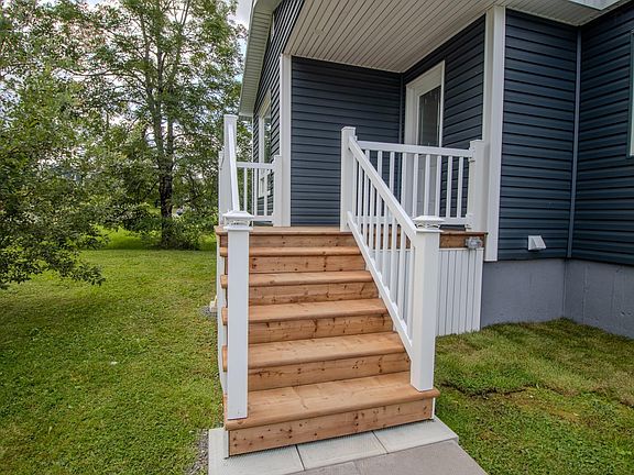5th image of 668 Alexandra St