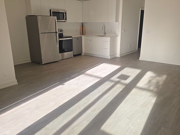 5th image of 16 Melbourne Ave #102C