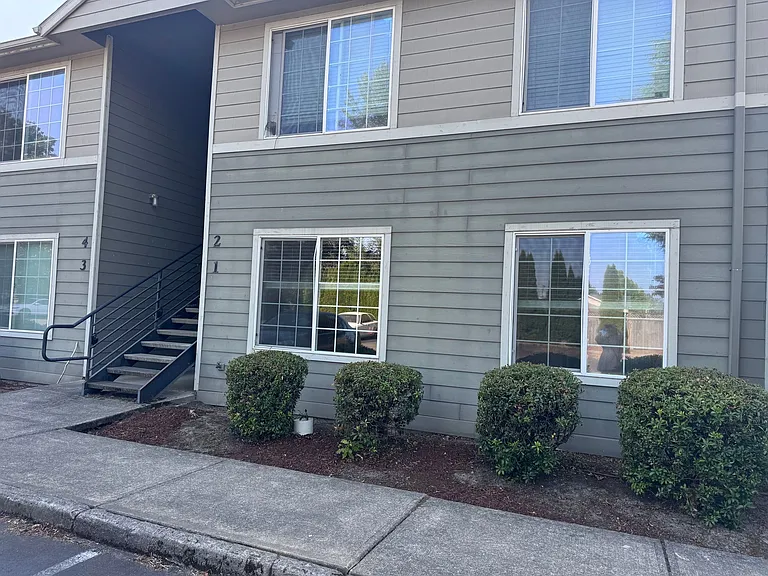 Quiet 2-Bed 2-Bath Apartments Close to WOU with Beautiful Landscaping In-Unit Washer/Dryer — Photo 18