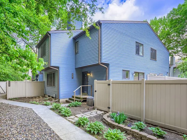 6387 Saint Johns Dr, Eden Prairie, MN 55346