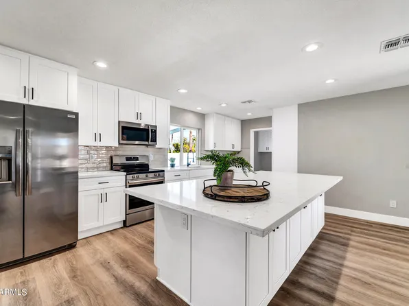 2840 E SUNNYSIDE Drive, Phoenix, AZ 85028