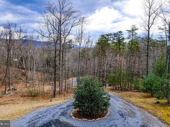 3rd image of 642 Paddys Run Rd