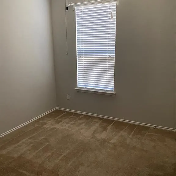352 Martha Dr — Photo 12