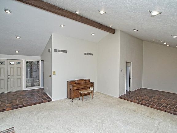 3rd image of 730 Windward Dr #21