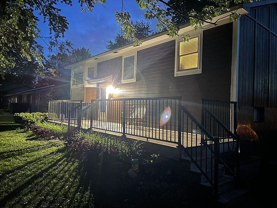 2nd image of 404 SE Annette St