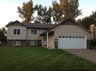 1916 Covington Ln, Eagan, MN 55122