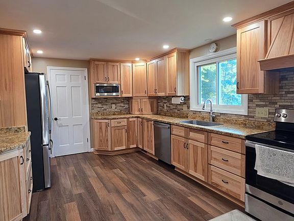 5th image of 97 Ainswood Avenue