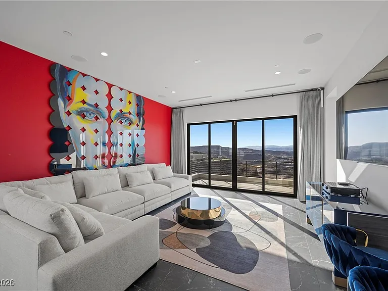 577 Overlook Rim Dr — Photo 2