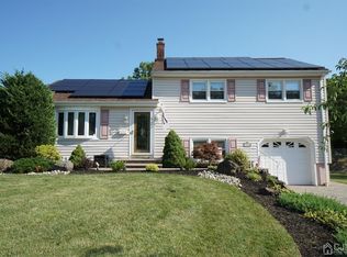 36 Sandalwood Ln, Colonia, NJ 07067
