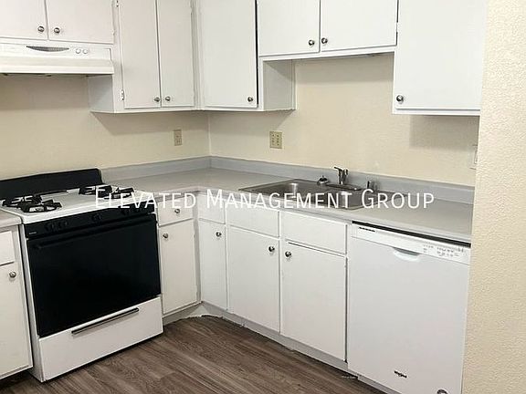 3rd image of 137 Manzano St NE