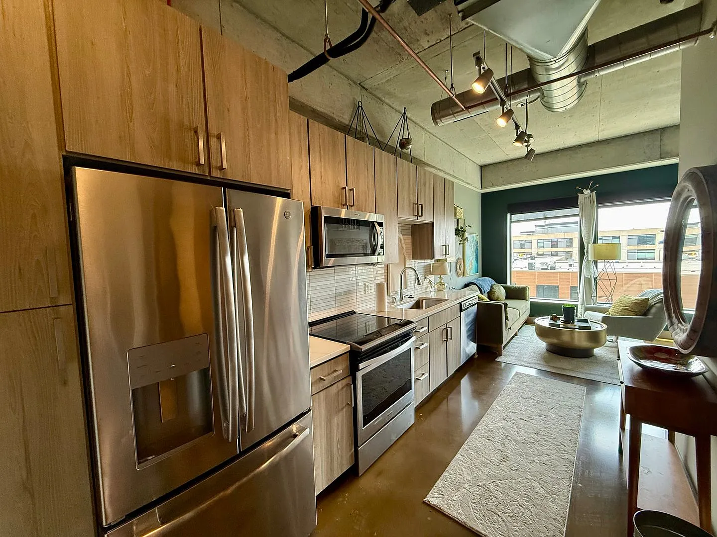 Furnished Studio In The Heart Of The North Loop - Utilities Included! — Photo 2