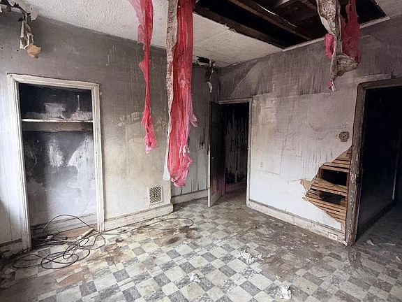 4th image of 2938 W Flora St