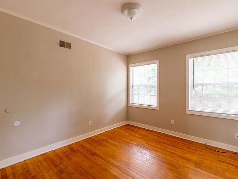 376 N Graham St — Photo 16