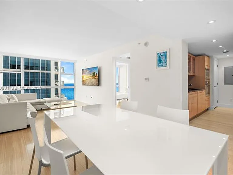 6801 Collins Avenue Cu #1409 — Photo 4
