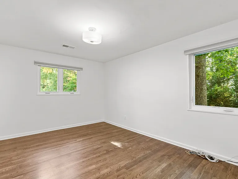 109 Devon Ct — Photo 23