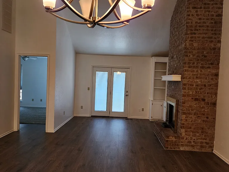1701 Queens Towne — Photo 5