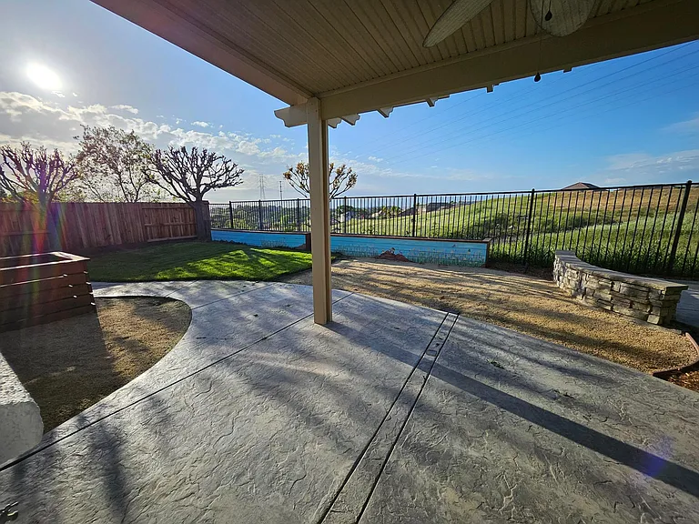 2046 Stockman Cir — Photo 15