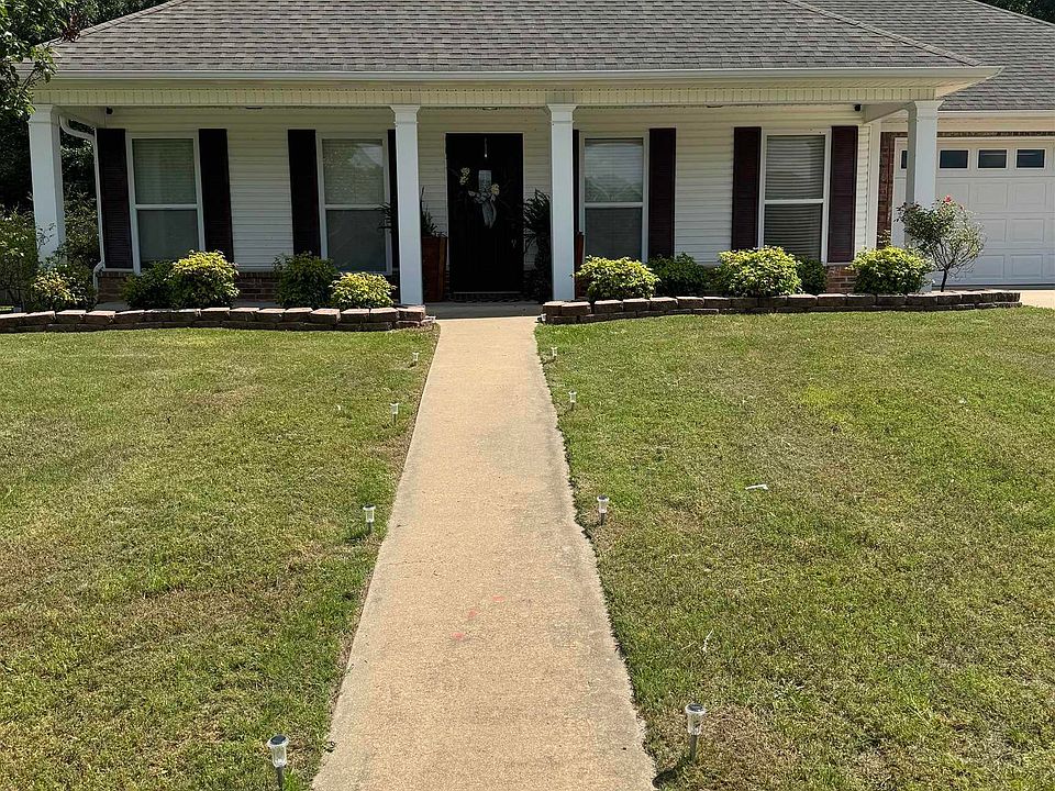1st image of 904 Huck Finn Blvd