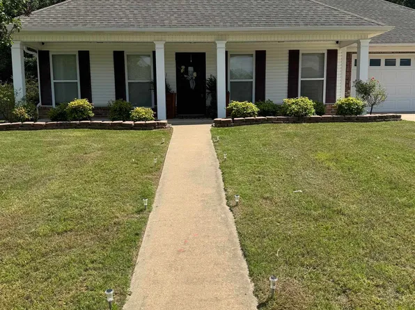 904 Huck Finn Blvd, Redfield, AR 72132