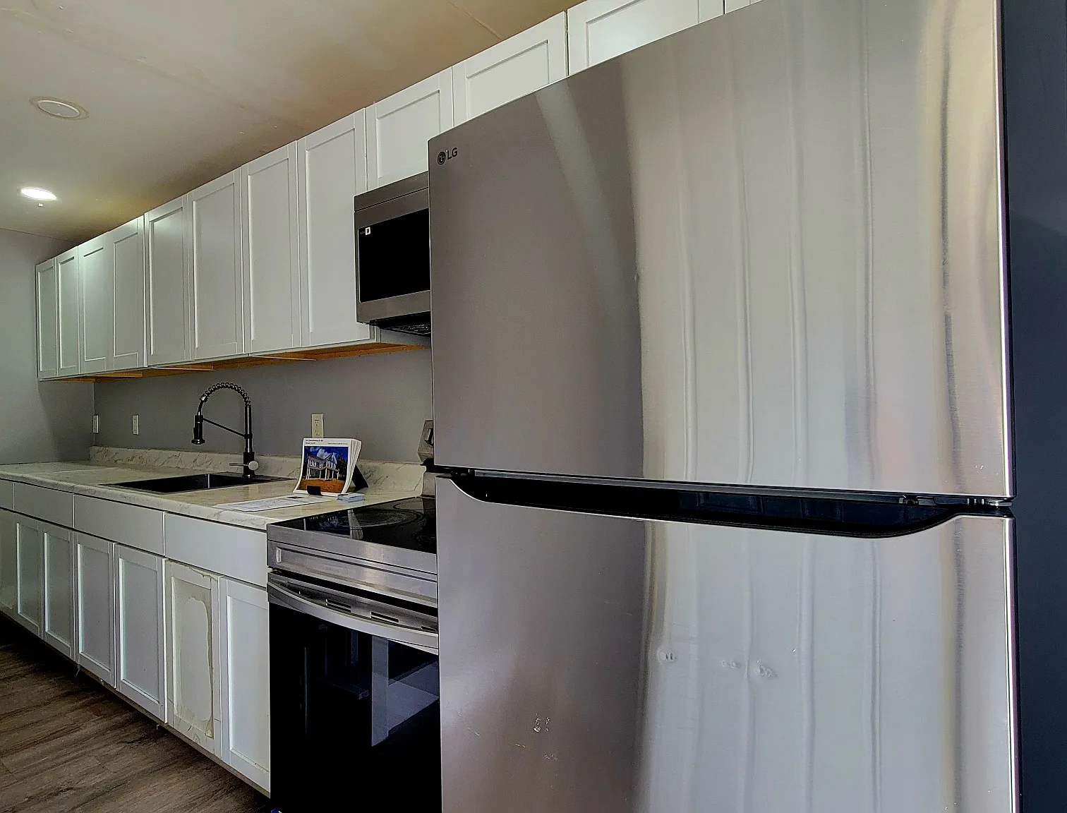 3 bed, 1350 sqft, $3,000 — Photo 3