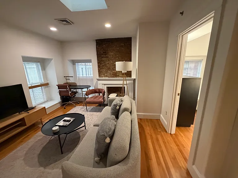 12 Derne St #4 — Photo 8