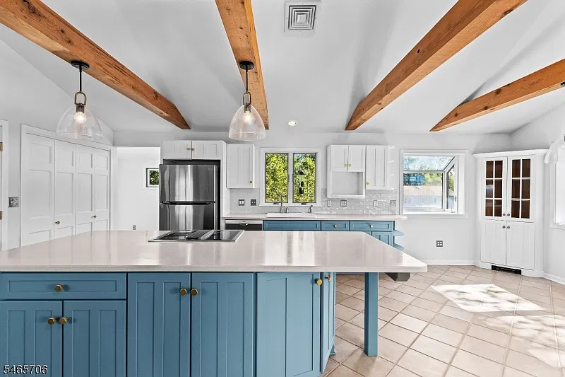 3 bed, 2.0 bath, $4,000 — Photo 3