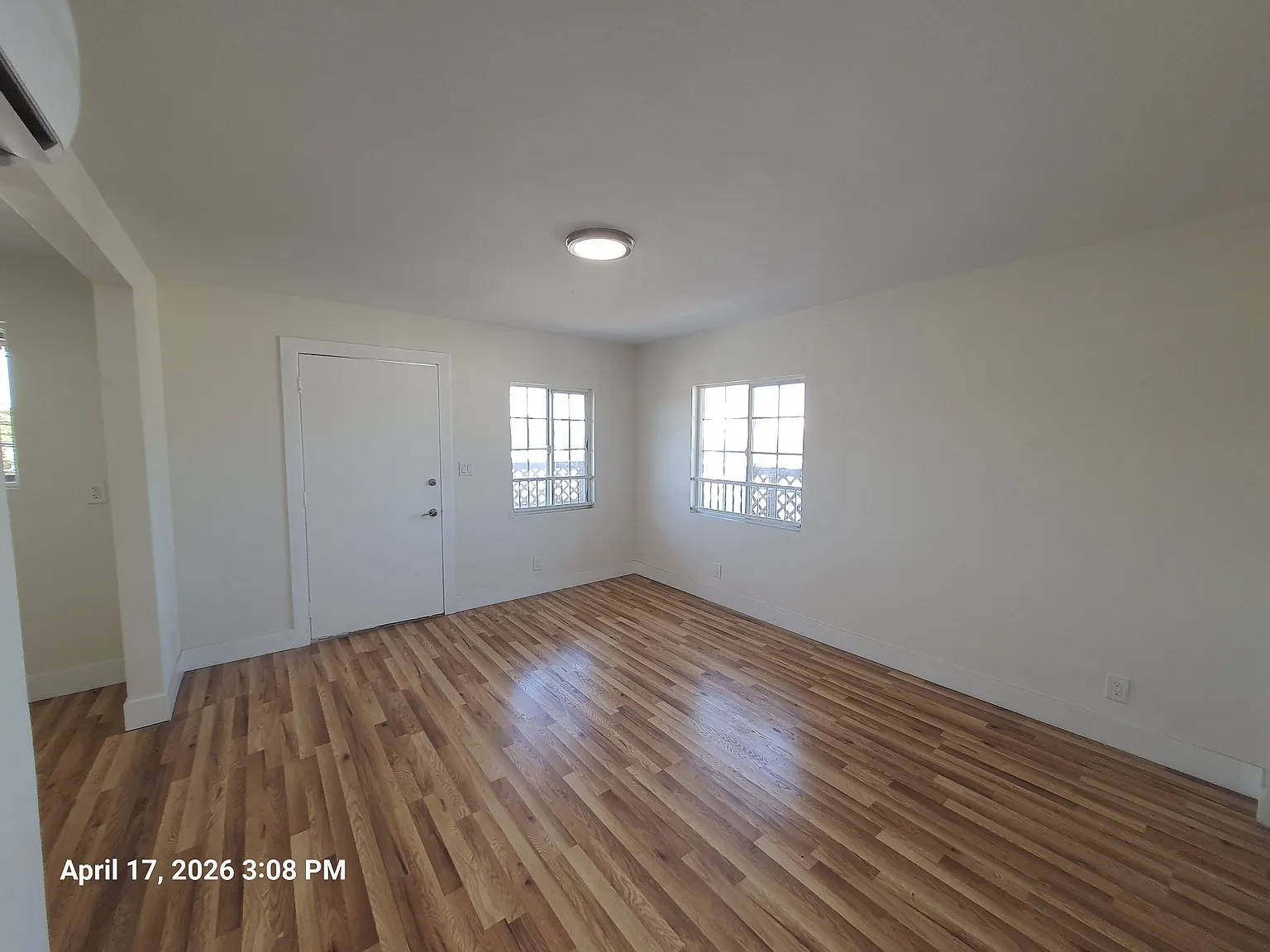 3 bed, 1100 sqft, $2,700 — Photo 3