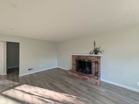 3rd image of 1021 Dale Ave
