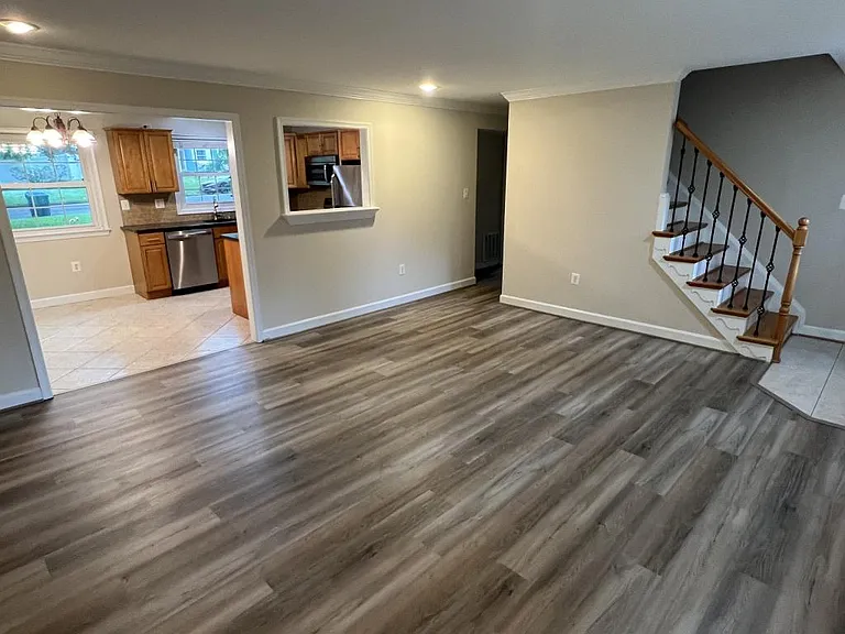 7723 Marthas Ln — Photo 2