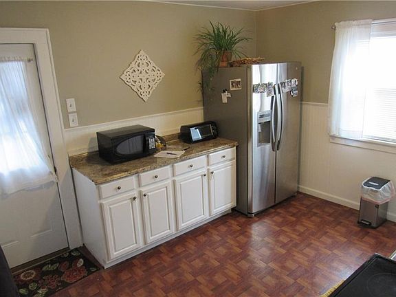 3rd image of 244-46 Woodruff Ave