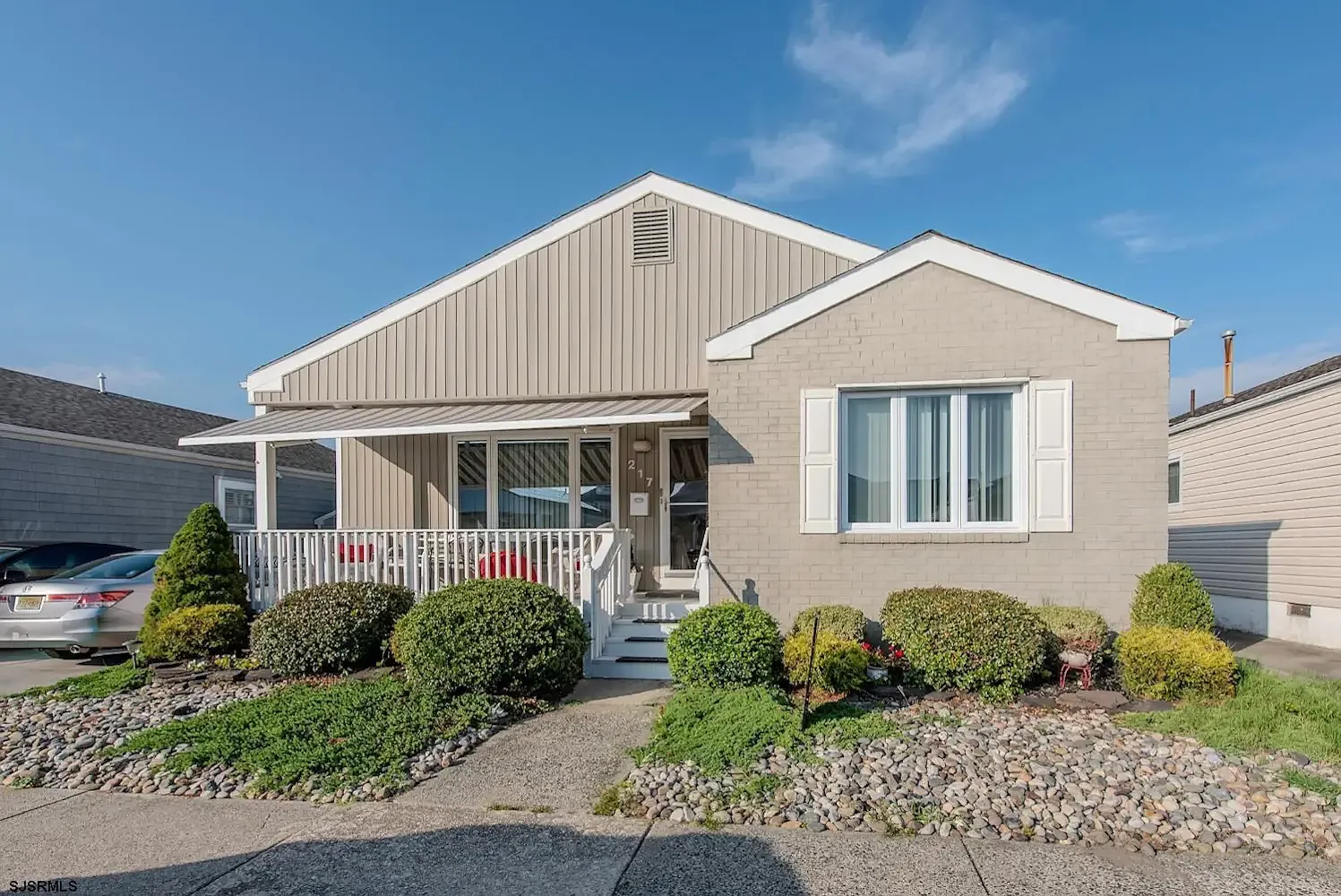 3 bed, $2,000 — Photo 1