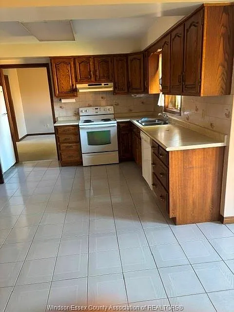 4 bed, 2.5 bath, 2500 sqft, $2,450 — Photo 3