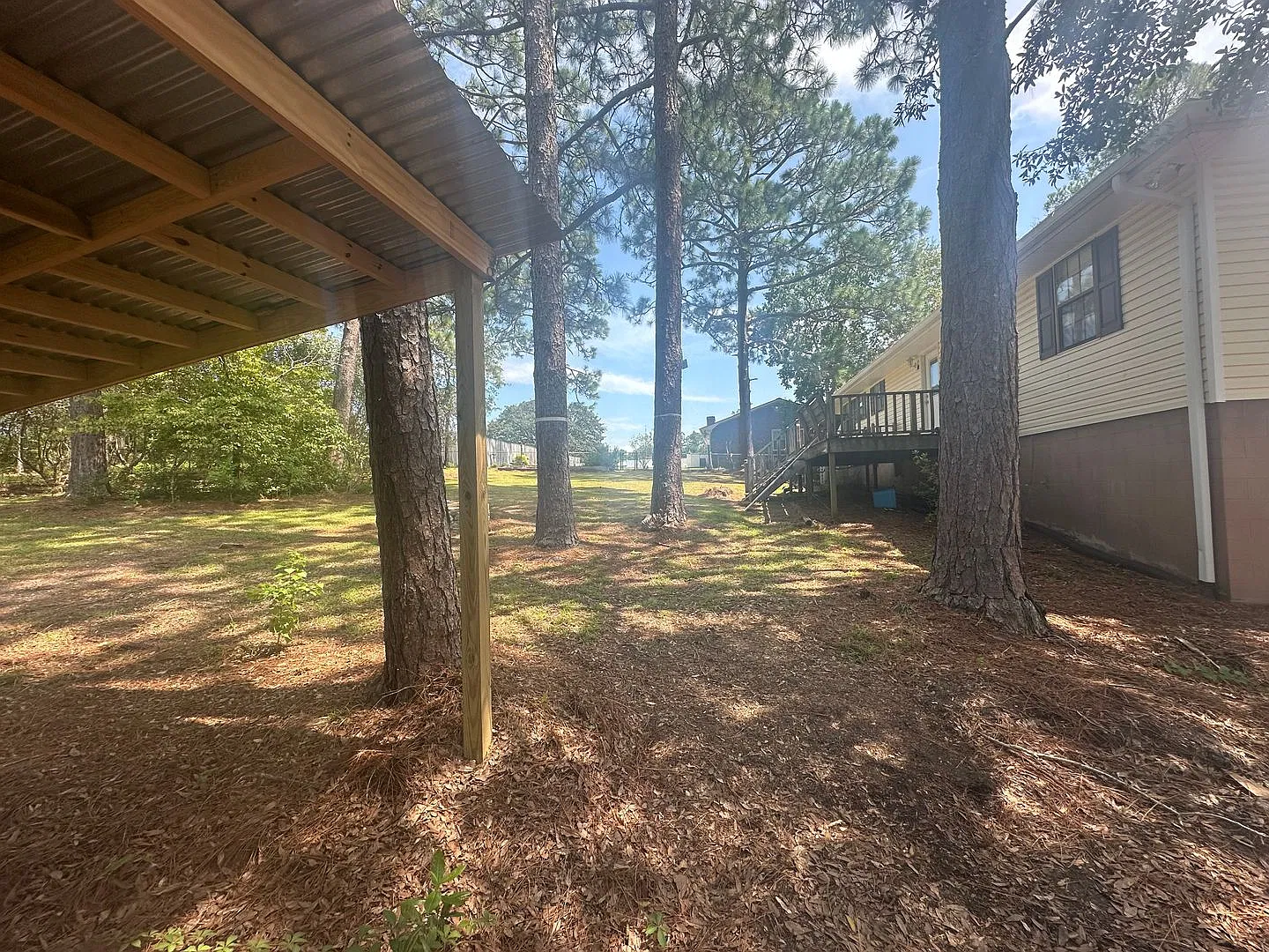 3 Bed 1.5 Bath House with Garage & Fenced in backyard — Photo 2