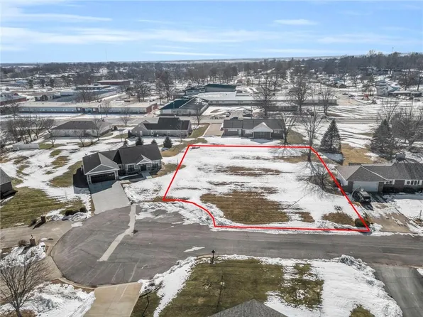 206 Johnson Cir, Carrollton, MO 64633