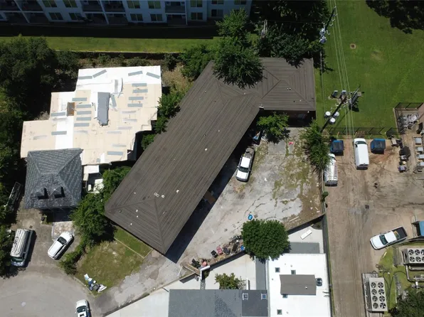 9 Briar Dale Ct, Houston, TX 77027