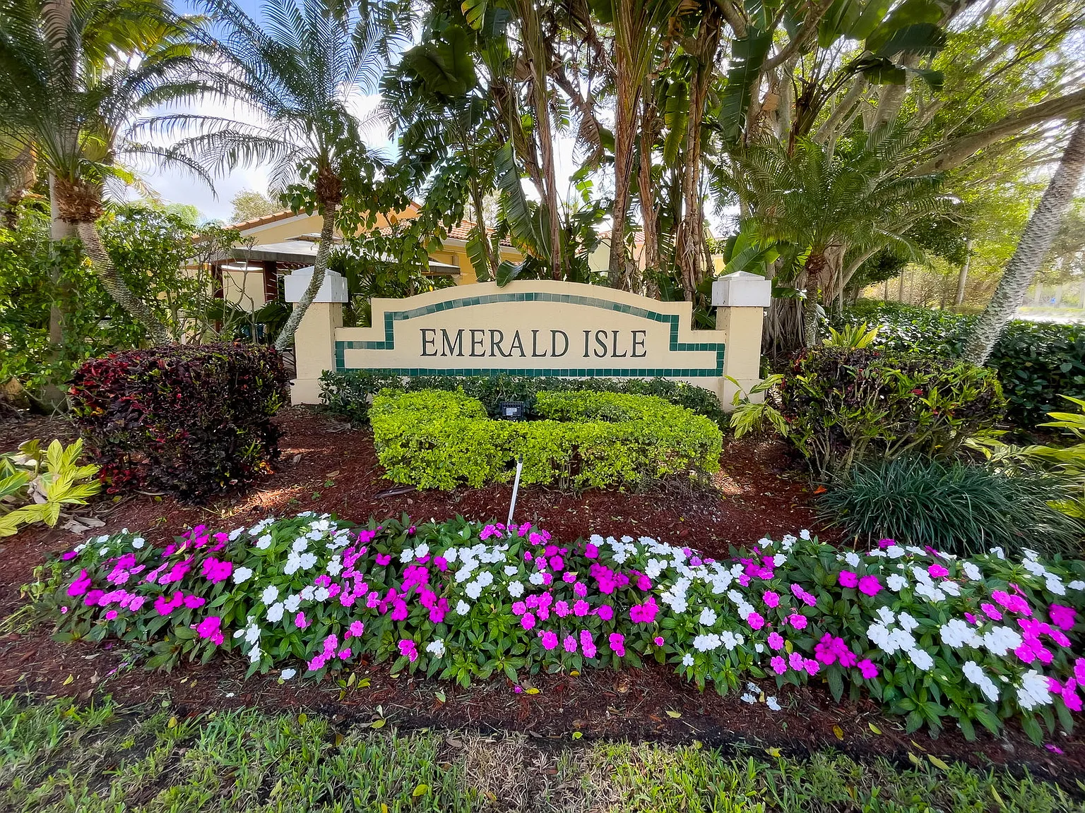 4 bed, 2.5 bath, 1685 sqft, $4,500 — Photo 3