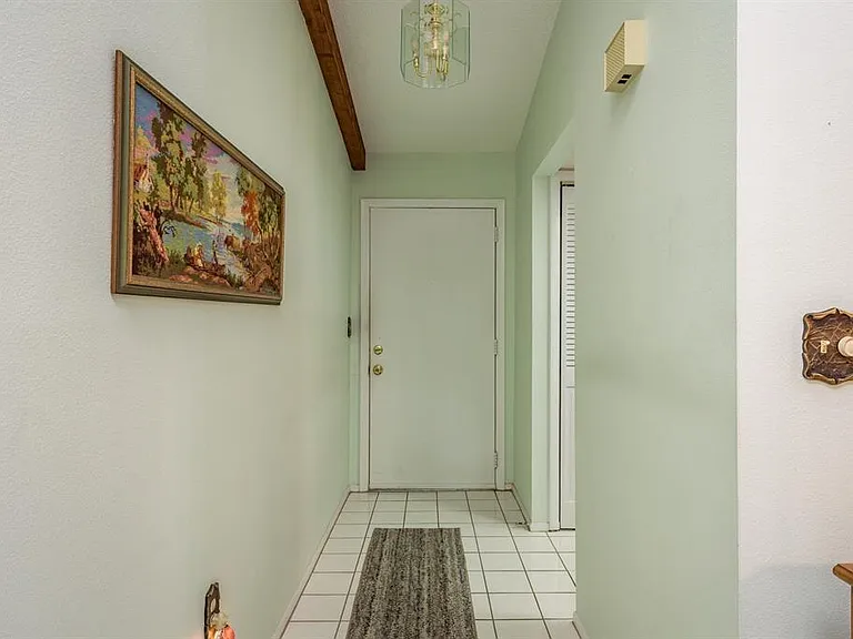 9910 Eagles Point Cir #3 — Photo 5