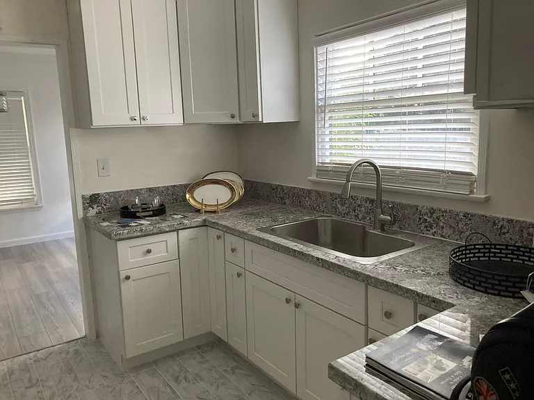 240 Hermosa Dr — Photo 6