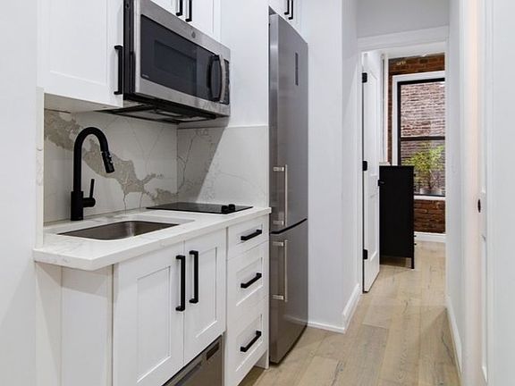 3rd image of 250 Broome St #U7