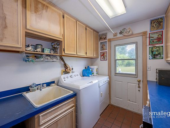 5th image of 3770 Bender Rd